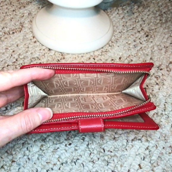 Vintage Guy Laroche Paris GL Embossed Red Leather, Silver Snap Closure Wallet - Picture 10 of 11